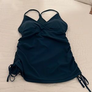 Lululemon workout top Size 10 - ruched on sides, mesh on back